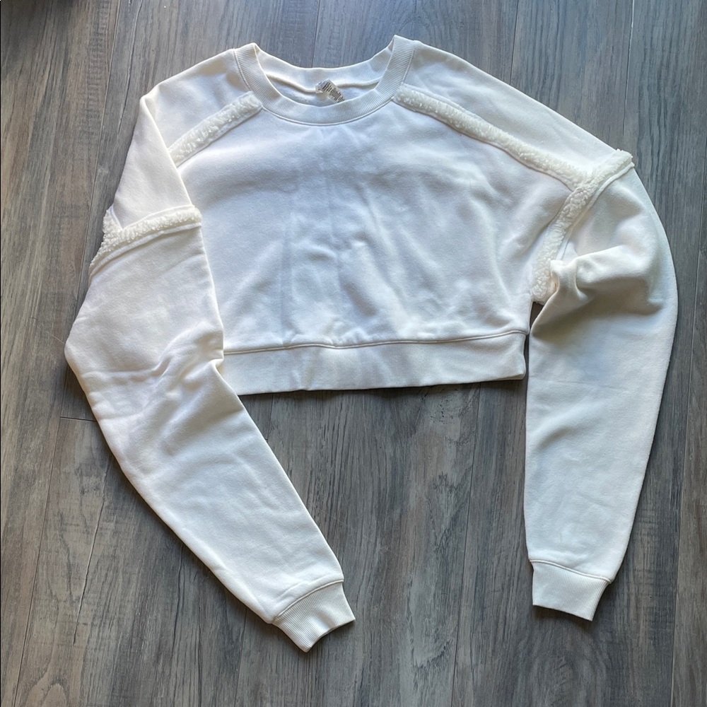 ALO Yoga Cream Cropped Sweatshirt